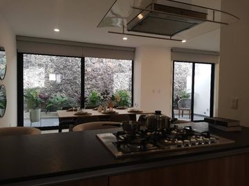 Vive la Elegancia y Comodidad en el Corazón del Querétaro Moderno, Casa en Venta.