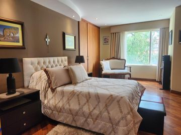 DE VENTA CASA DE LUJO CON 740m2 DE CONSTRUC. HABITABLES | 2.500 M2 TERRENO | 4 HABITAC. | CUMBAYA