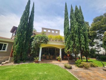 DE VENTA CASA DE LUJO CON 740m2 DE CONSTRUC. HABITABLES | 2.500 M2 TERRENO | 4 HABITAC. | CUMBAYA