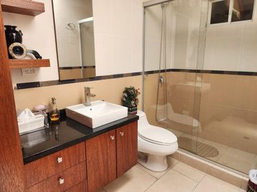 DE VENTA CASA DE LUJO CON 740m2 DE CONSTRUC. HABITABLES | 2.500 M2 TERRENO | 4 HABITAC. | CUMBAYA