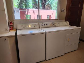 DE VENTA CASA DE LUJO CON 740m2 DE CONSTRUC. HABITABLES | 2.500 M2 TERRENO | 4 HABITAC. | CUMBAYA