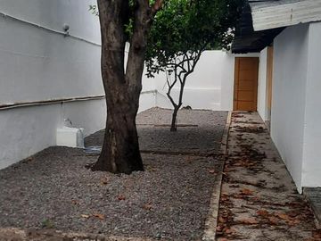 Casa en  lote propio