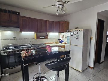 Venta PH  5 ambientes  2 dormitorios en Haedo Chico, 2 cocheras