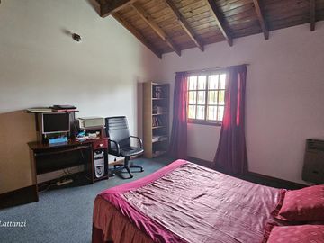 Venta PH  5 ambientes  2 dormitorios en Haedo Chico, 2 cocheras