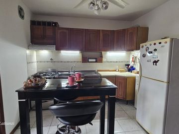 Venta PH  5 ambientes  2 dormitorios en Haedo Chico, 2 cocheras