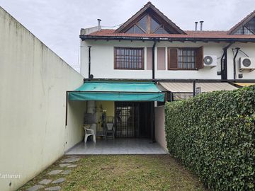 Venta PH  5 ambientes  2 dormitorios en Haedo Chico, 2 cocheras