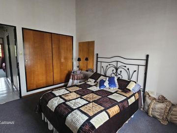 Venta PH  5 ambientes  2 dormitorios en Haedo Chico, 2 cocheras