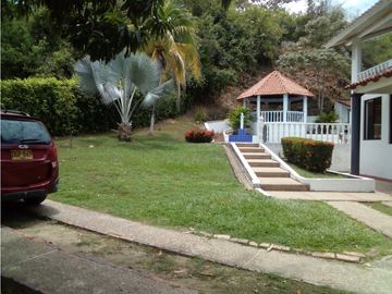 VENDO CASA CAMPESTRE CONJUNTO CARMEN DE APICALA - URGEME