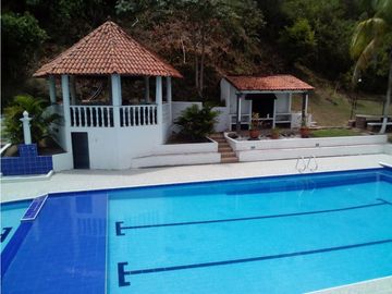 VENDO CASA CAMPESTRE CONJUNTO CARMEN DE APICALA - URGEME