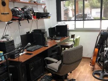 Casa en venta - 4 Dormitorios 3 Baños - Cocheras - 1.100Mts2 - Presidente Perón
