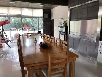 Casa en venta - 4 Dormitorios 3 Baños - Cocheras - 1.100Mts2 - Presidente Perón