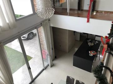 Casa en venta - 4 Dormitorios 3 Baños - Cocheras - 1.100Mts2 - Presidente Perón