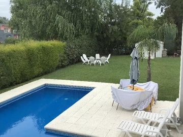 Casa en venta - 4 Dormitorios 3 Baños - Cocheras - 1.100Mts2 - Presidente Perón