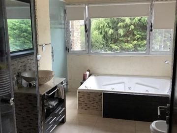Casa en venta - 4 Dormitorios 3 Baños - Cocheras - 1.100Mts2 - Presidente Perón