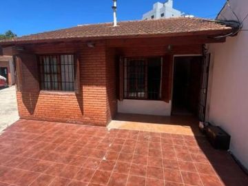 Casa en venta - 2 Dormitorios 1 Baño - 80mts2 - San Bernardo del Tuyú