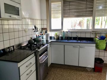 4 dorm - Garage - Jardín a metros de la Avda. H. Yrigoyen y del FCGR