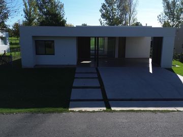 Casa a estrenar de 3 dormitorios en Estancia la Rinconada