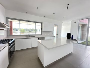 Casa Al Río En Venta - Barrio San Juan, Villanueva, Tigre