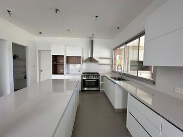 Casa Al Río En Venta - Barrio San Juan, Villanueva, Tigre