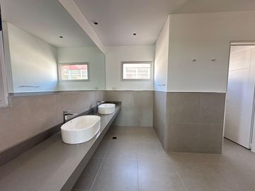 Casa Al Río En Venta - Barrio San Juan, Villanueva, Tigre