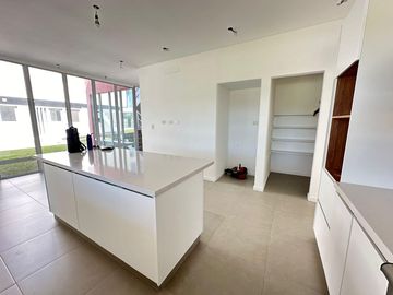 Casa Al Río En Venta - Barrio San Juan, Villanueva, Tigre