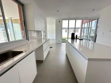 Casa Al Río En Venta - Barrio San Juan, Villanueva, Tigre