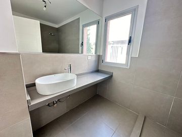 Casa Al Río En Venta - Barrio San Juan, Villanueva, Tigre