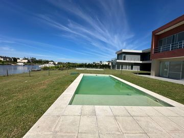 Casa Al Río En Venta - Barrio San Juan, Villanueva, Tigre