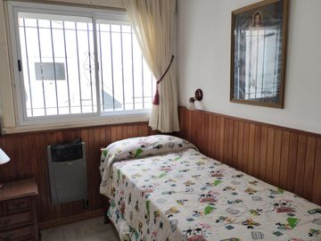 Amplia casa en  venta en Ramón Falcón 3300, Flores