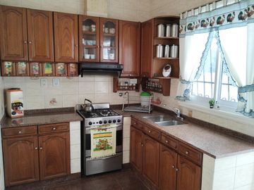 Amplia casa en  venta en Ramón Falcón 3300, Flores