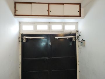 Amplia casa en  venta en Ramón Falcón 3300, Flores