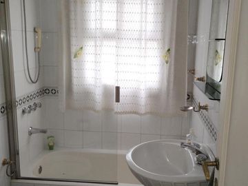 Amplia casa en  venta en Ramón Falcón 3300, Flores