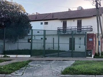 Casa en Barrio Jardin - Dacal Bienes Raices