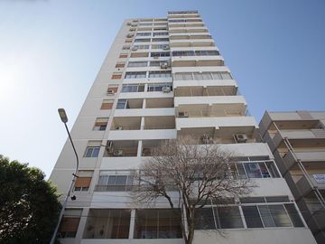 Departamento de 3 dormitorios en  Florida a una cuadra de Avda Maipú