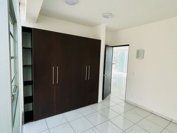 GRAN OPORTUNIDA DE INVERSION, IMPECABLE DEPARTAMENTO EN VENTA EN CIMA ESMERALDA