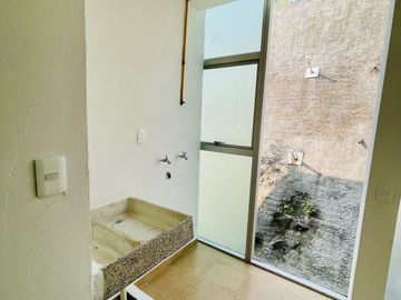 GRAN OPORTUNIDA DE INVERSION, IMPECABLE DEPARTAMENTO EN VENTA EN CIMA ESMERALDA