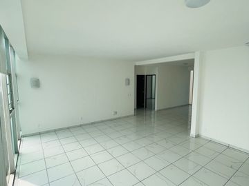 GRAN OPORTUNIDA DE INVERSION, IMPECABLE DEPARTAMENTO EN VENTA EN CIMA ESMERALDA