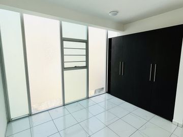 GRAN OPORTUNIDA DE INVERSION, IMPECABLE DEPARTAMENTO EN VENTA EN CIMA ESMERALDA