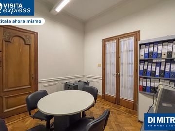 Un PH unico, con mas de 10 ambientes para aprovechar cada espacio! Visitalo Express HOY mismo!