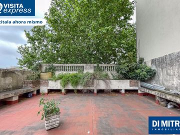 Un PH unico, con mas de 10 ambientes para aprovechar cada espacio! Visitalo Express HOY mismo!
