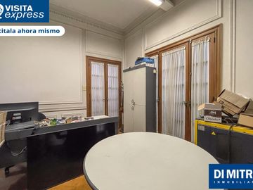 Un PH unico, con mas de 10 ambientes para aprovechar cada espacio! Visitalo Express HOY mismo!