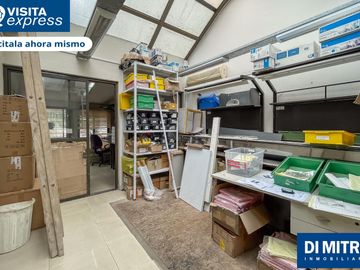 Un PH unico, con mas de 10 ambientes para aprovechar cada espacio! Visitalo Express HOY mismo!