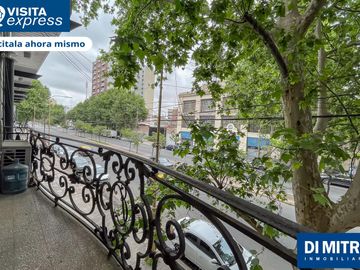 Un PH unico, con mas de 10 ambientes para aprovechar cada espacio! Visitalo Express HOY mismo!