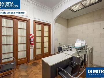 Un PH unico, con mas de 10 ambientes para aprovechar cada espacio! Visitalo Express HOY mismo!