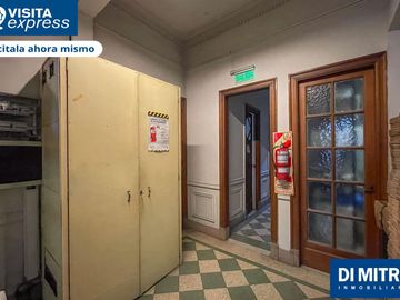 Un PH unico, con mas de 10 ambientes para aprovechar cada espacio! Visitalo Express HOY mismo!