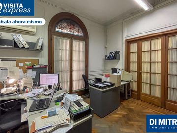 Un PH unico, con mas de 10 ambientes para aprovechar cada espacio! Visitalo Express HOY mismo!