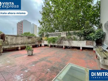 Un PH unico, con mas de 10 ambientes para aprovechar cada espacio! Visitalo Express HOY mismo!