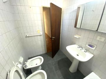 Departamento en venta de 2 dormitorios 2 baños Cochera a metros del Buen Pastor