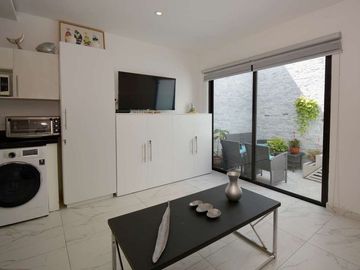 ENCANTADOR DEPARTAMENTO DE UNA RECÁMARA CON PATIO Y JACUZZI, EXCELENTE UBICACIÓN