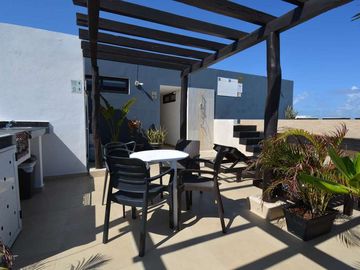 ENCANTADOR DEPARTAMENTO DE UNA RECÁMARA CON PATIO Y JACUZZI, EXCELENTE UBICACIÓN